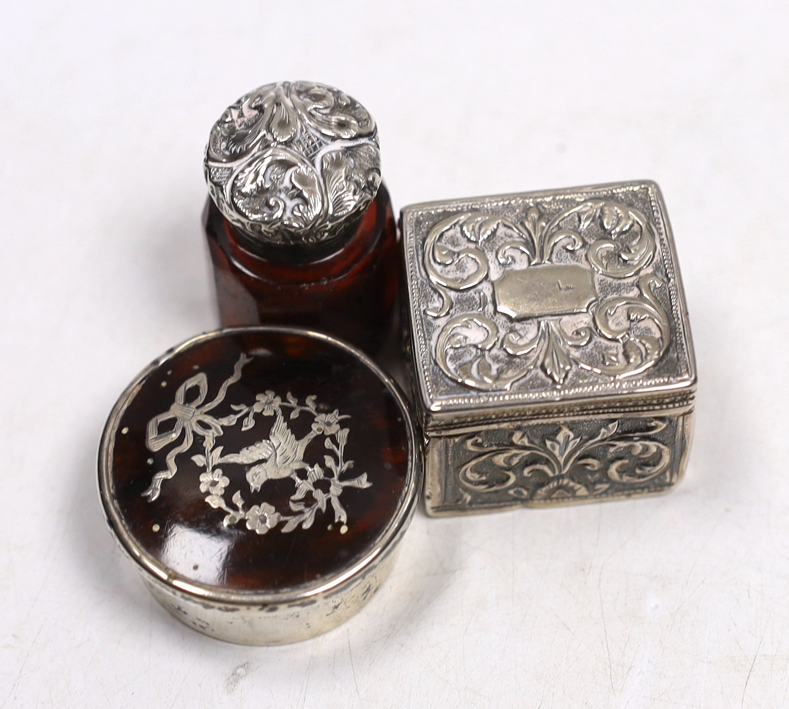 A small George V silver and tortoiseshell piquet pill box, 41mm and three other items including a white metal model of a carriage, pill box and scent bottle.